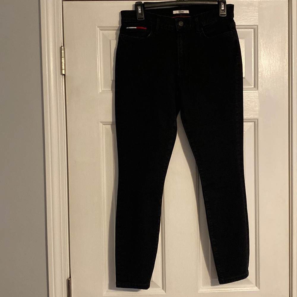 Tommy Hilfiger black skinny jeans, mid rise, size 6.